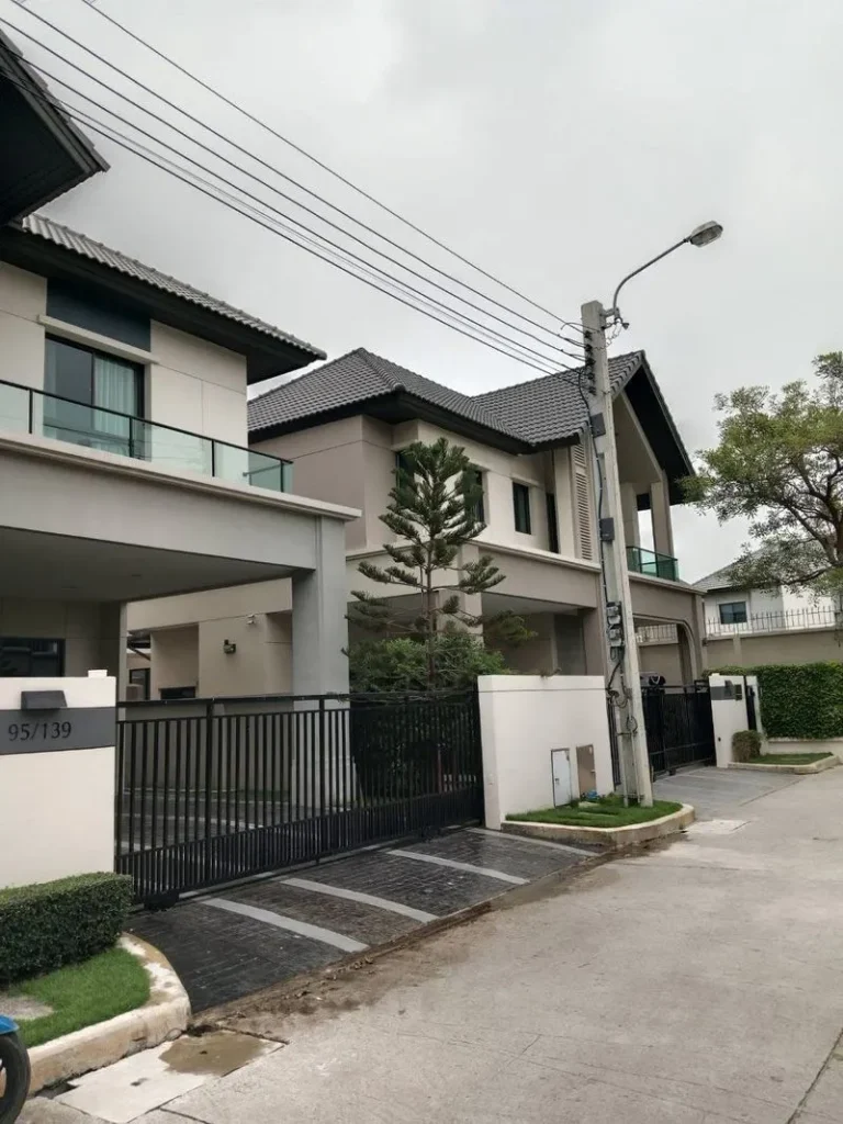 ภาพหน้าบ้านสไตล์ยุโรปในโครงการบางกอก บูเลอวาร์ด บางนา-ศรีนครินทร์