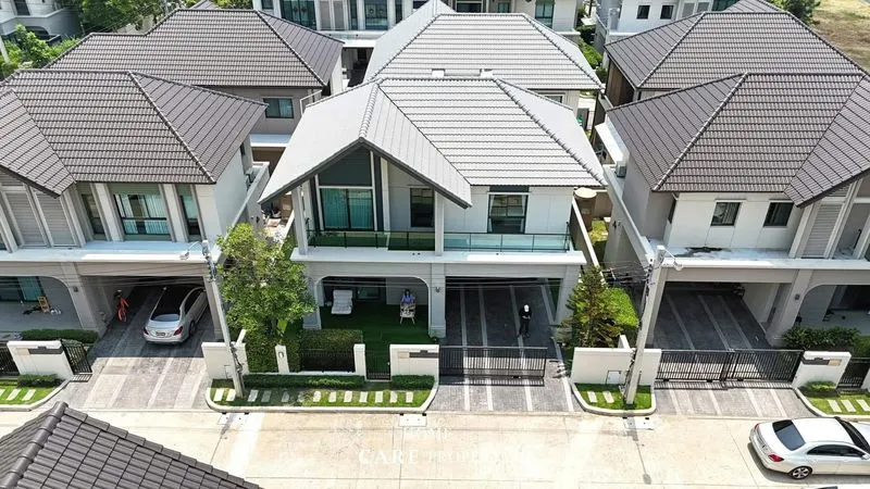 ภาพหน้าบ้านสไตล์ยุโรปในโครงการบางกอก บูเลอวาร์ด บางนา-ศรีนครินทร์