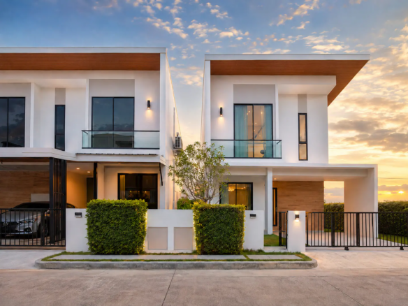 Modern house for rent at COMO BIANCA II Bangna, near Mega Bangna and IKEA Bangna.