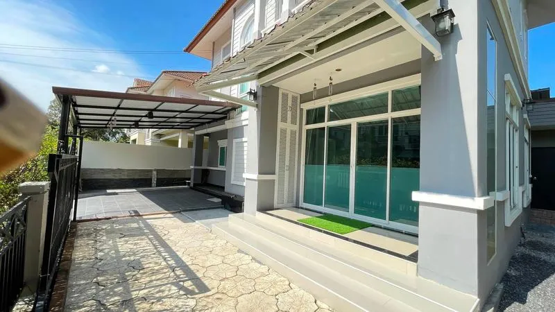 The Young Exclusive Onnut–Wongwaen–Suvarnabhumi