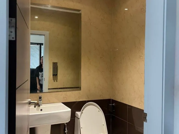 584