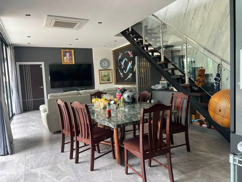 Newly Built Modern Home Office – Sai Mai Soi 67