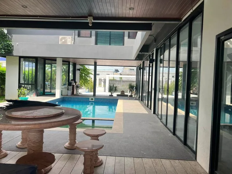 Newly Built Modern Home Office – Sai Mai Soi 67