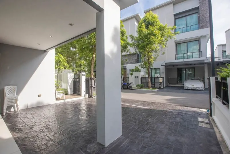 Luxury 3-Storey Semi-Detached House for Rent at Baan Klang Muang CLASSE Ekkamai–Ramintra