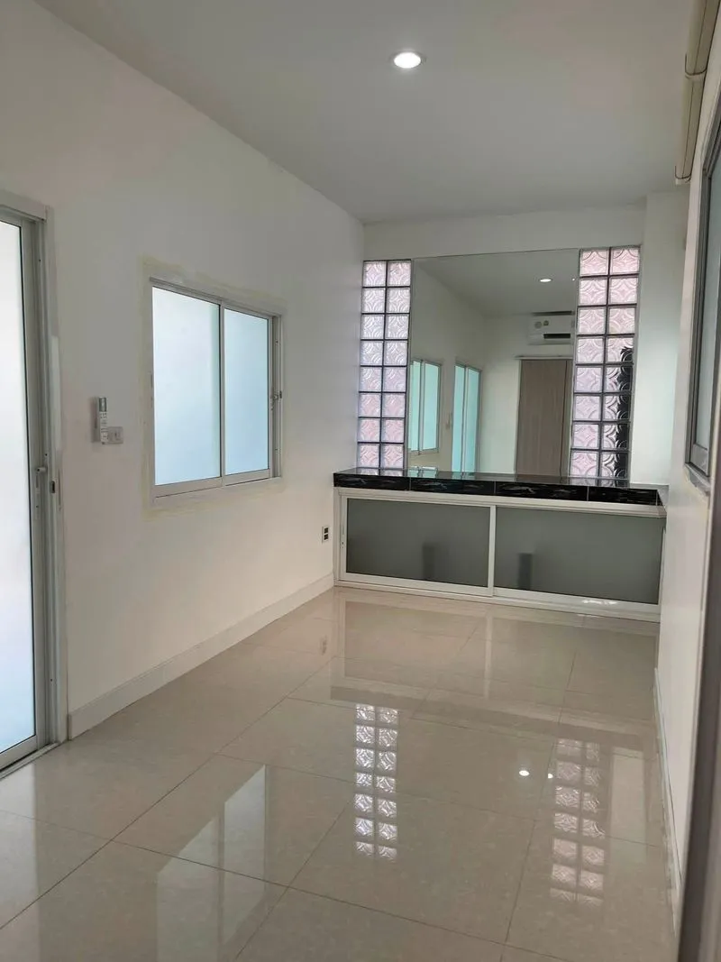 The Young Exclusive Onnut–Wongwaen–Suvarnabhumi