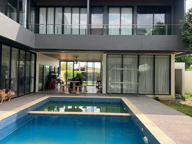 Newly Built Modern Home Office – Sai Mai Soi 67