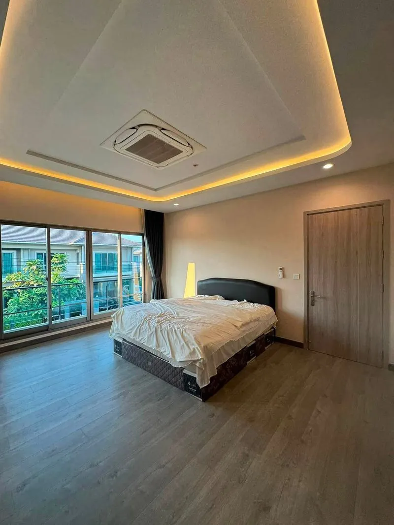 The Palm : Krungthep Kreetha – Wongwaen | Luxury 4-Bedroom Detached House for Rent