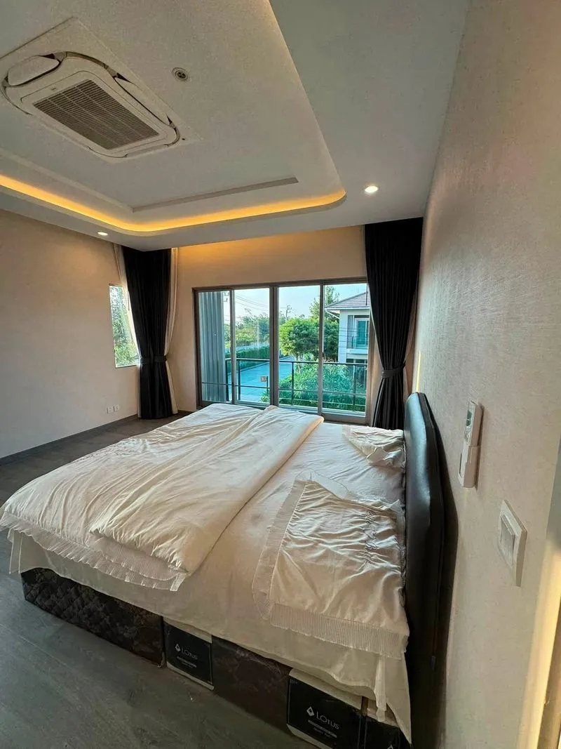 The Palm : Krungthep Kreetha – Wongwaen | Luxury 4-Bedroom Detached House for Rent