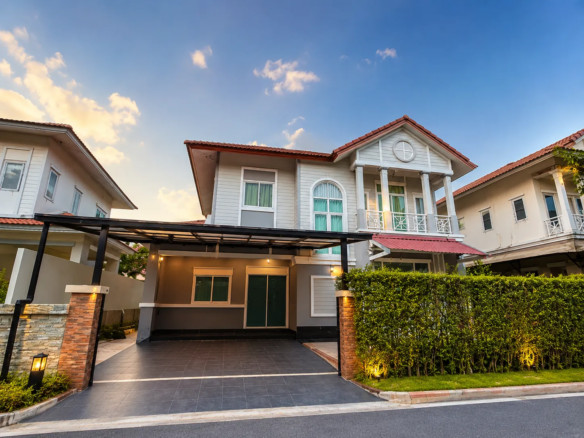 Luxury detached house at Lalin The Young Exclusive Onnut Wongwaen Suvarnabhumi with 4 bedrooms, private garden, covered parking, and elegant two-storey design